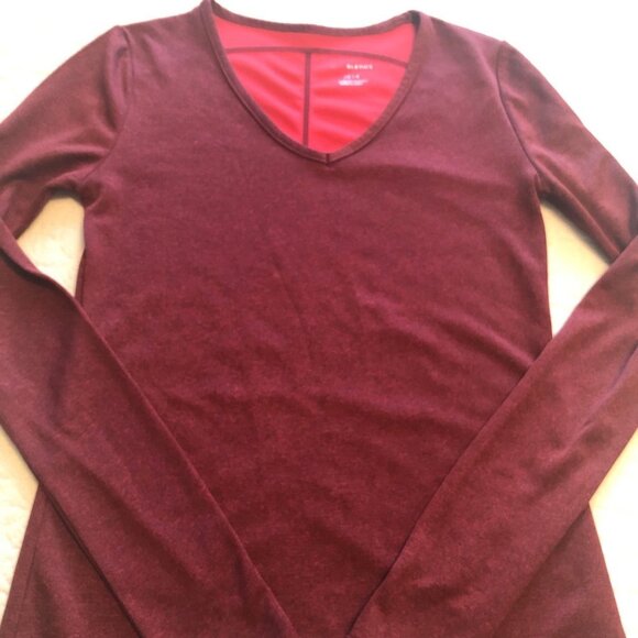 Fabletics Merida V-Neck Long Sleeve Thumb Hole Workout Top Women's Size XSmall - Picture 1 of 7